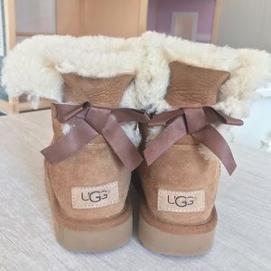 Mini Bailey Bow II UGG Boots Size 5 chestnut VGUC